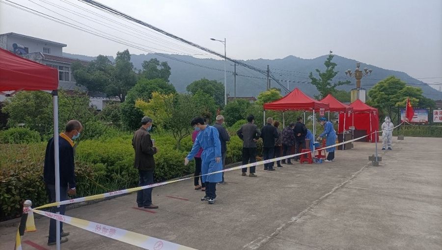 1653443734681378.jpg 我院學生參與疫情防控工作受到表揚照片(1).jpg