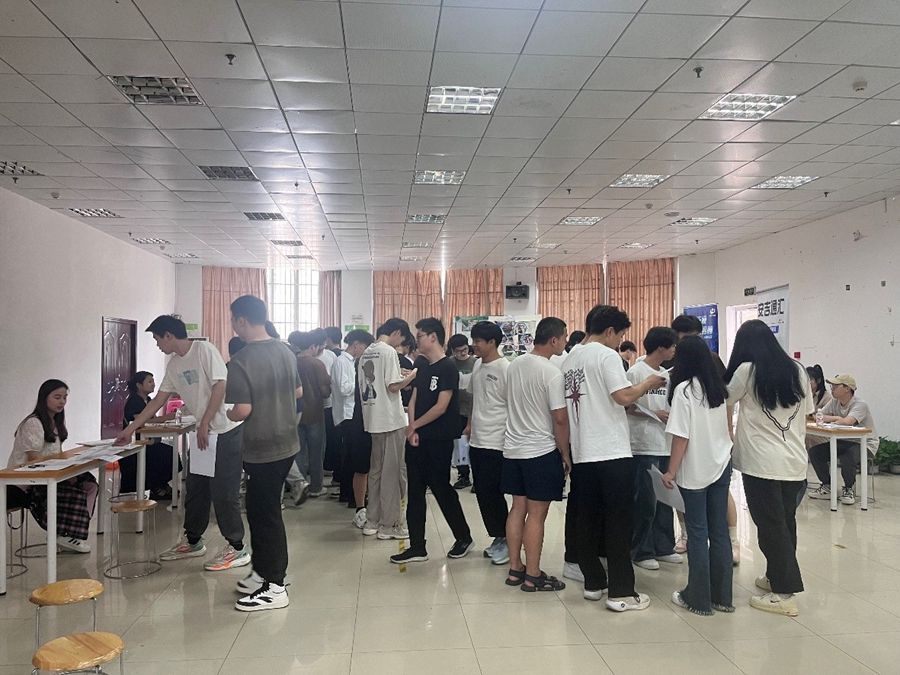 信息機(jī)電學(xué)院舉行咚咚智能制造英才班專場招聘會照片（3）.jpg