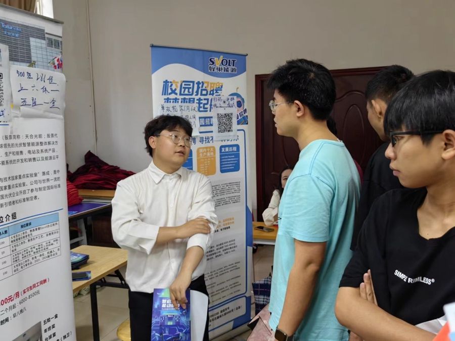 1717138791500243.jpg 信息機(jī)電學(xué)院舉行“生態(tài)引領(lǐng) 智創(chuàng)未來“2024年林業(yè)智造專業(yè)群專場招聘會(huì)照片(6).jpg